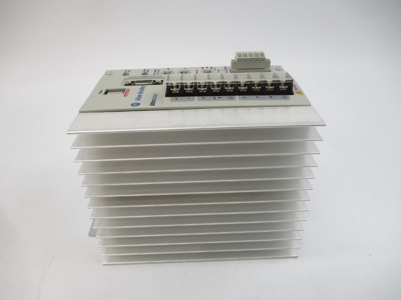ALLEN BRADLEY 2098-DSD-010X-DN SER. C F/W V1.52 120/240VAC 15A NSMP