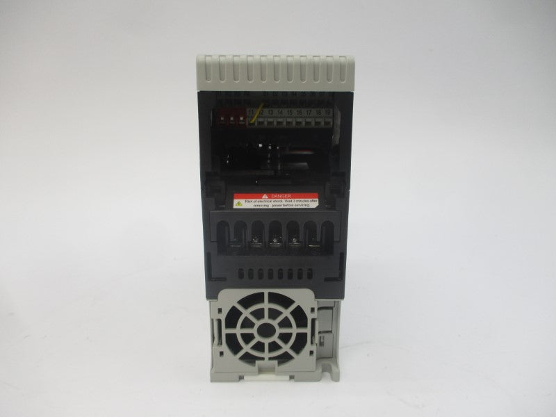 ALLEN BRADLEY 25B-D6P0N104 SER. A F/W 5.001 323-528VAC 7.5-3.8A NSNP