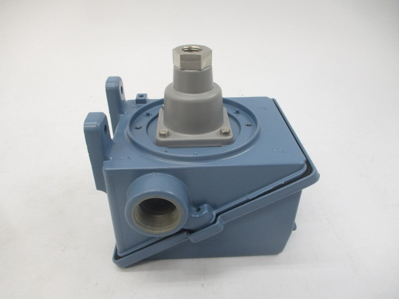 UNITED ELECTRIC CONTROLS J402-358 480VAC 15A 0-200PSI NSMP