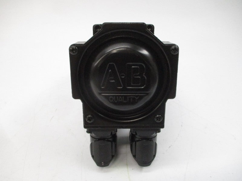 ALLEN BRADLEY MPL-B330P-SJ74AA SER. A 460VAC 6.1A NSNP