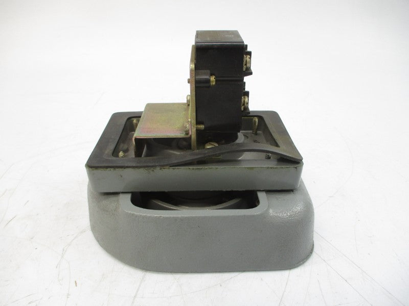 ALLEN BRADLEY 800P-1S1NBS SER. C 600V (AS PICTURED) (BR/YL) NSMP