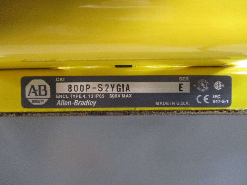 ALLEN BRADLEY 800P-S2YG1A SER. E 600V (BR/WH) NSMP