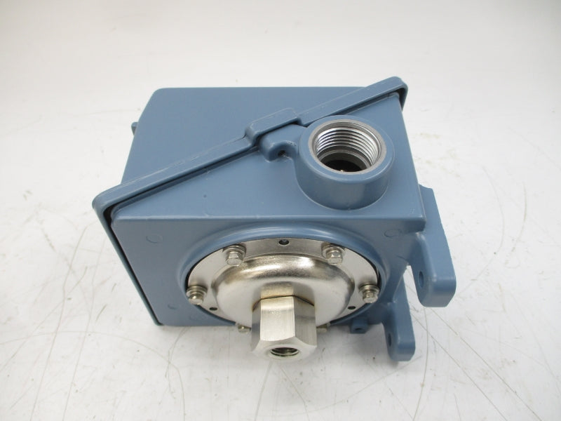 UNITED ELECTRIC CONTROLS J402-5549889 480VAC 15A 0-30PSI NSMP