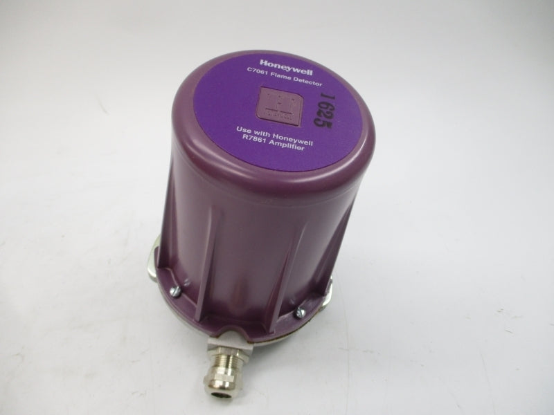 HONEYWELL C7061A 1020 115/230VAC 3/4" NSMP