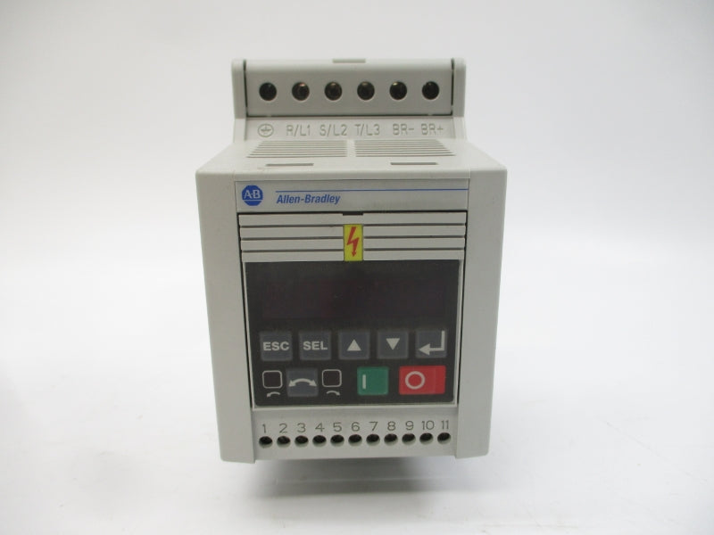 ALLEN BRADLEY 160-BA06NPS1P1 SER. C F/W 7.06 380-460V 7.0A (BR/WH) NSMP