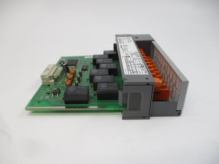 ALLEN BRADLEY 1746-OX8 SER. A 5-250VAC NSMP