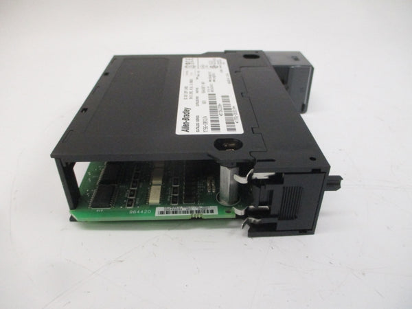 ALLEN BRADLEY 1756-OB32 SER. A F/W 2.4 10-31.2VDC 1A REV. A01 NSMP