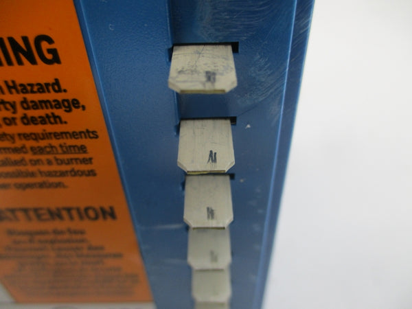 HONEYWELL RM7895C1012 120VAC 9.8A REV. D UNMP