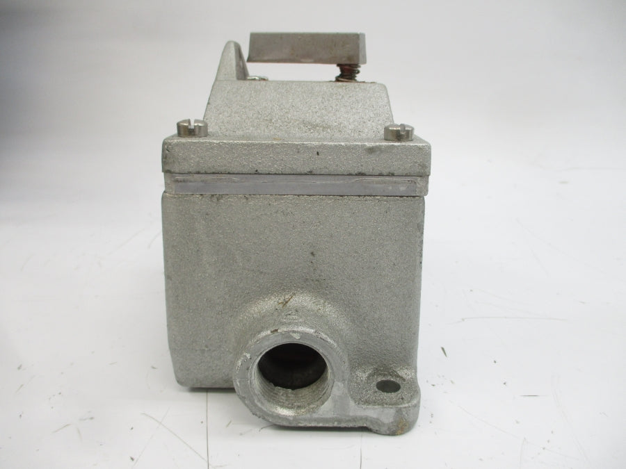 COOPER CROUSE-HINDS EDS2129 120/277VAC 20A 3/4" NSMP
