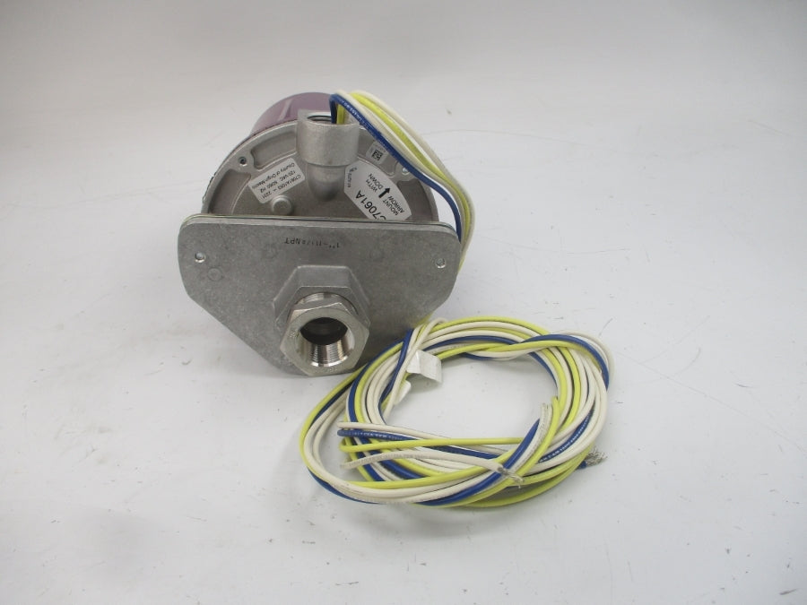 HONEYWELL C7061A1053 120VAC 1" NSMP