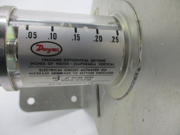 DWYER 1638-0 480VAC 15A 10PSI UNMP
