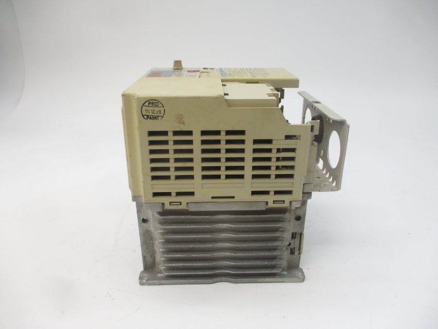 YASKAWA CIMR-V7AM43P7 380-460VAC 12A (AS PICTURED) UNMP
