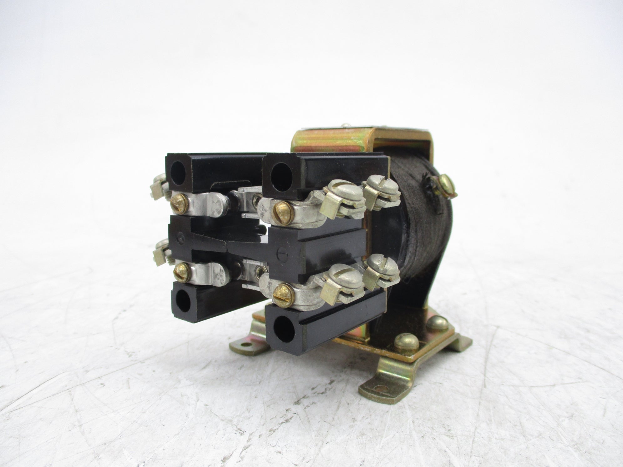 ALLEN BRADLEY 200-EX220Z64 SER. A 64VDC (BR/YL) NSMP