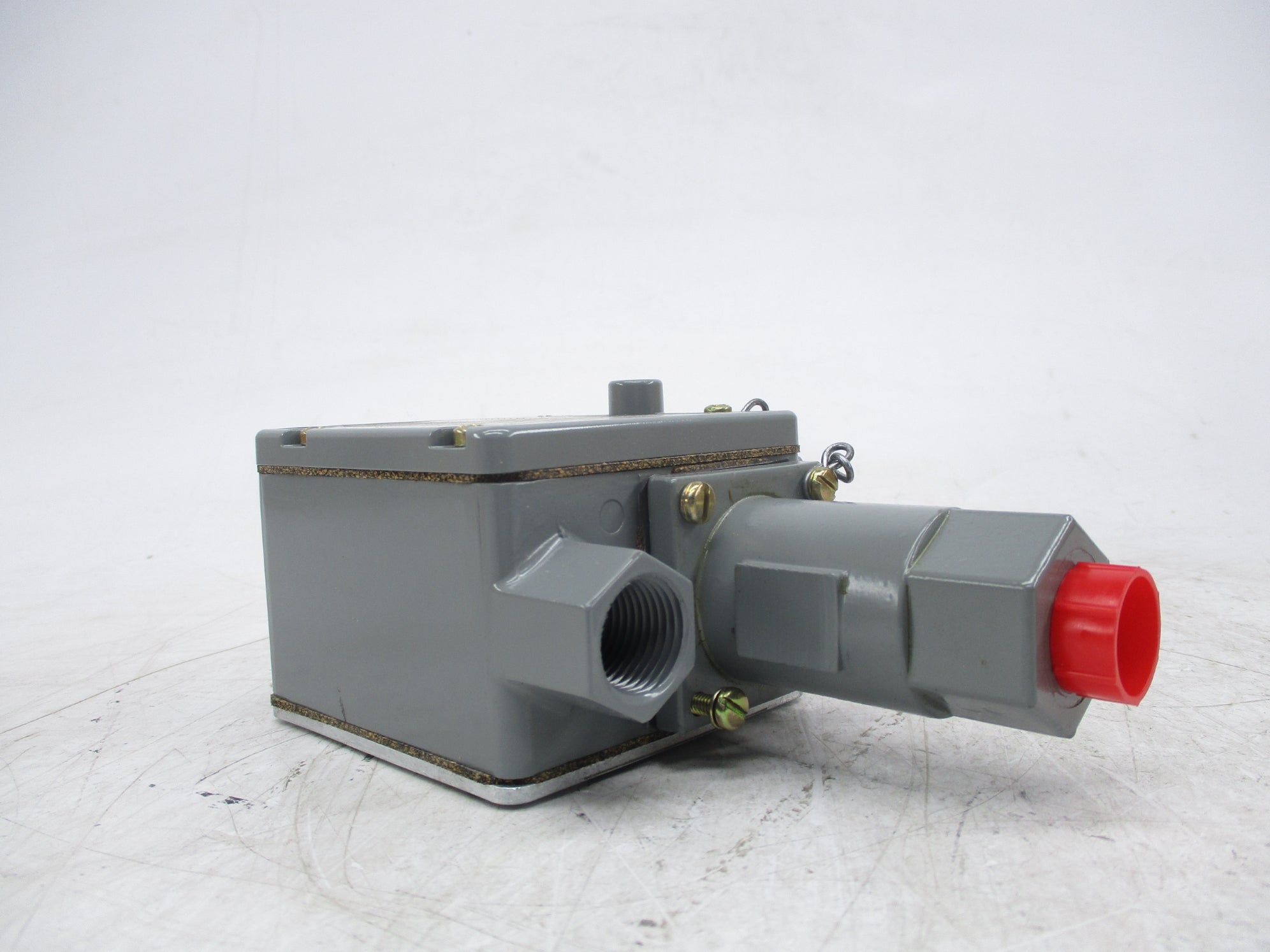 ALLEN BRADLEY 836T-T351JX7 SER. A 140-1000PSI (BR/WH) NSMP