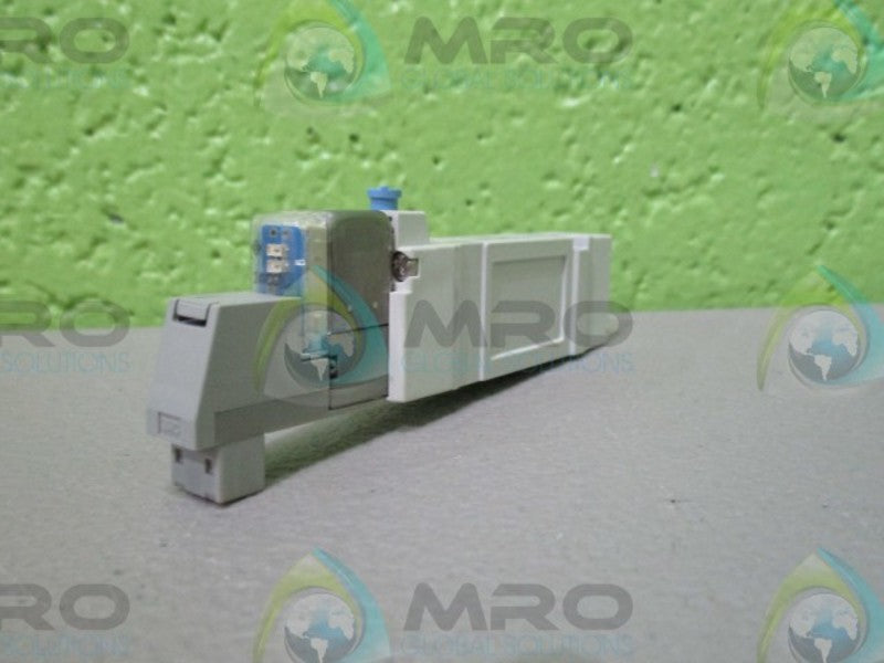 SMC SY5140-5FUE SOL/VALVE, BASE MT, PLUG-IN NSNP