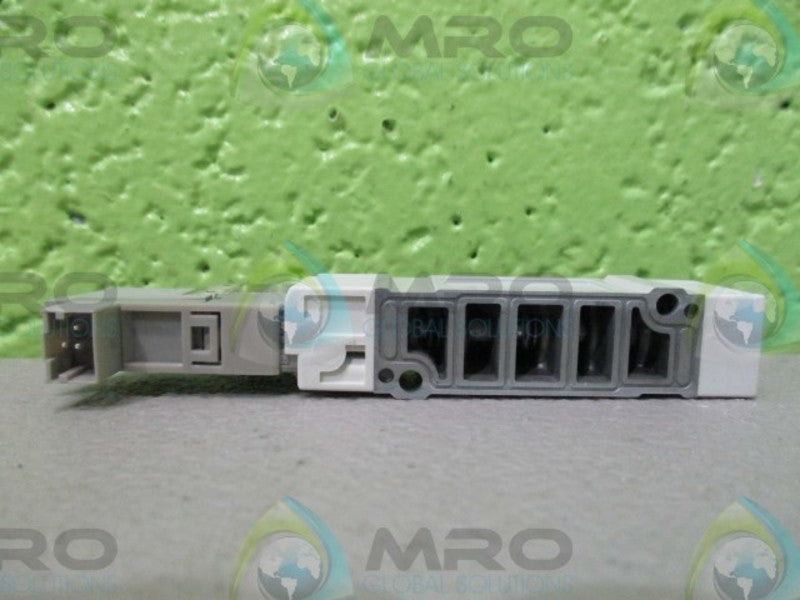 SMC SY5140-5FUE SOL/VALVE, BASE MT, PLUG-IN NSNP