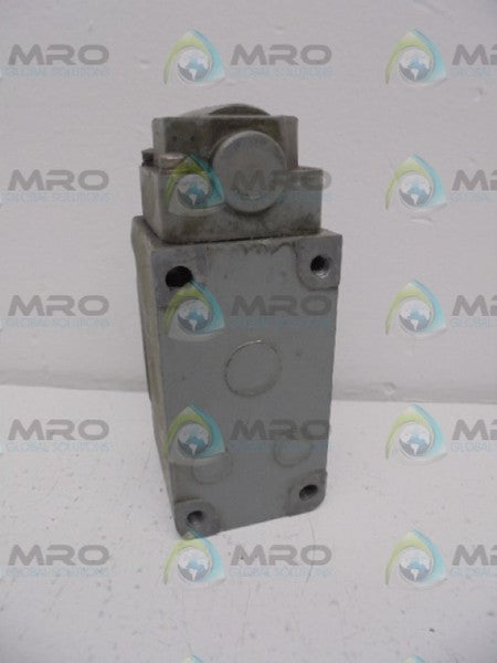 CUTLER HAMMER 10316H187A LIMIT SWITCH  UNMP