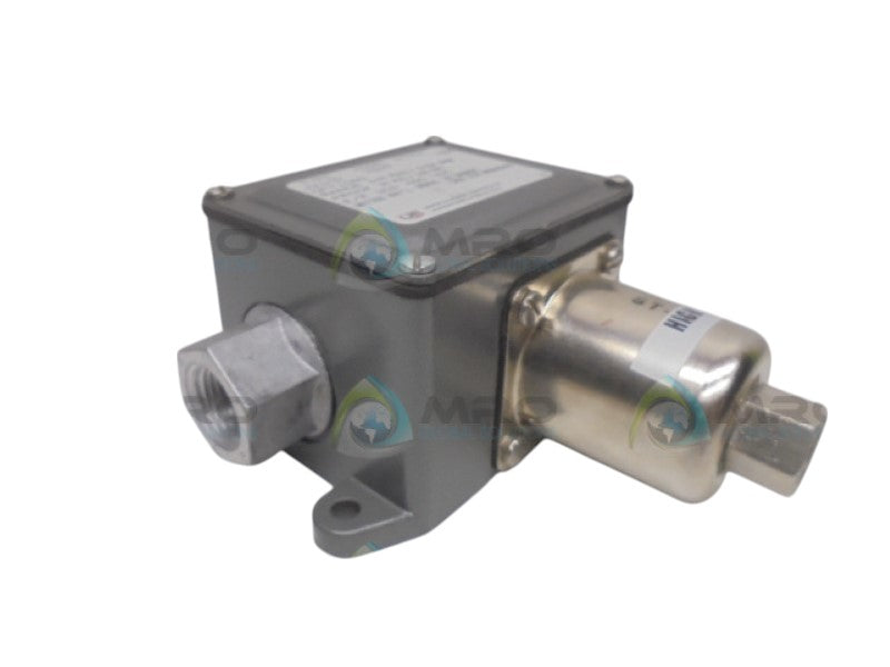 UNITED ELECTRIC J21KD-7865 PRESSURE CONTROL SWITCH  NSNP