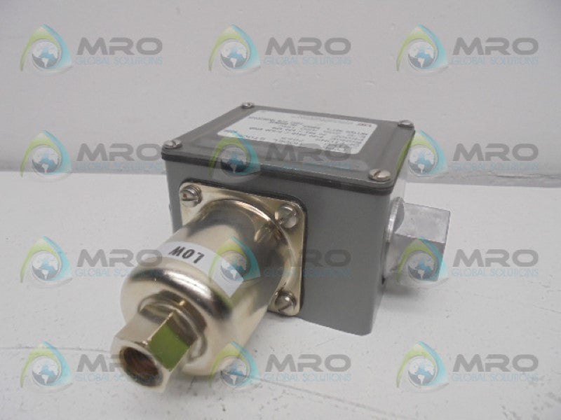 UNITED ELECTRIC J21KD-7865 PRESSURE CONTROL SWITCH  NSNP