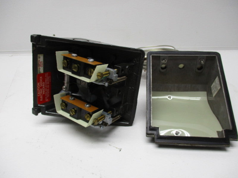 UNITED ELECTRIC F802 SENSOR SWITCH 20-650 DEG 15A 250VAC  NSNP