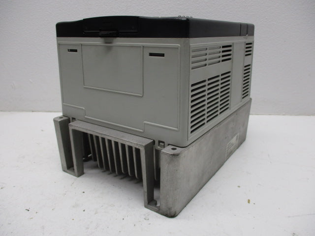 ALLEN BRADLEY 20AE6P1A0AYNNNNN SER. A F/W: 2.005 w/CONTROLLER UNMP