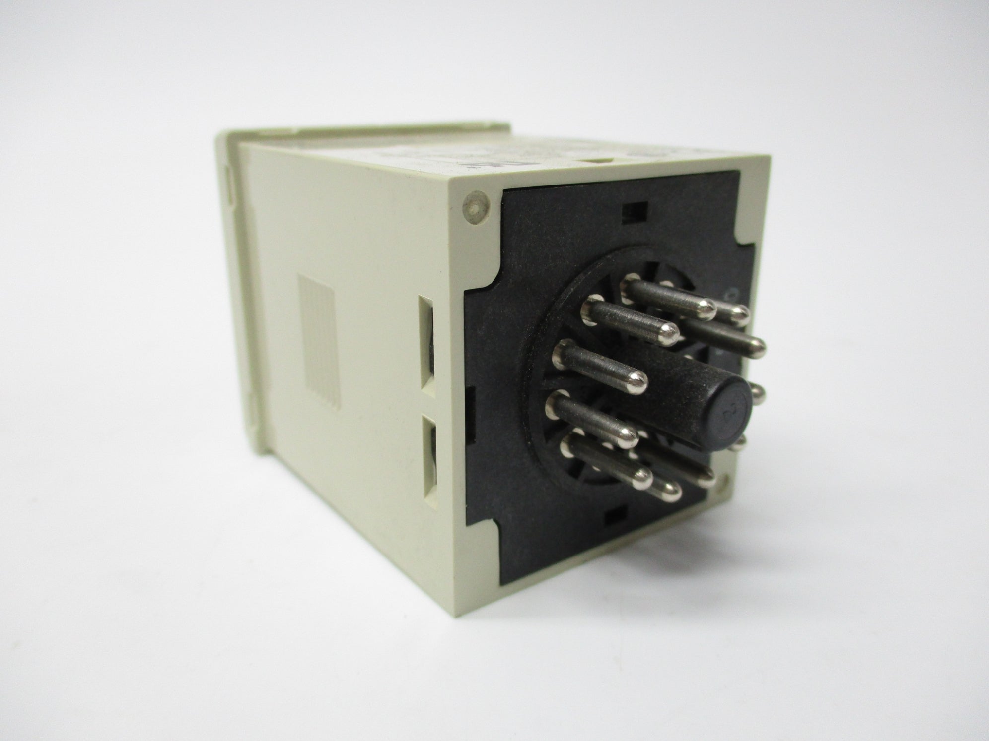 ALLEN BRADLEY 700-HR52TA17 SER. B 100-240VAC 5A 0-12MIN NSNP