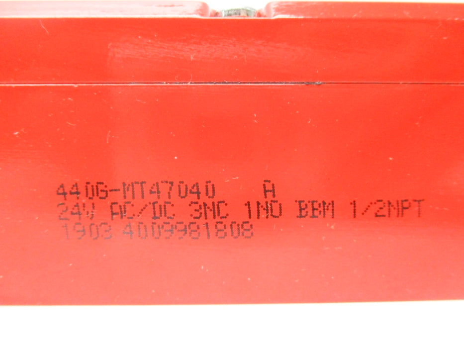 ALLEN BRADLEY 440G-MT47040 SER. A 24VAC/DC 10A (BR/WH) NSMP