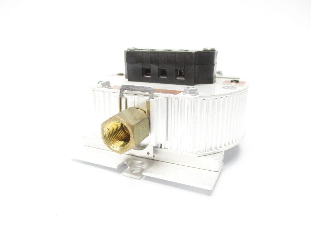 MOORE INDUSTRIES PIX/3-15PSIG/4-20MA/12-28DC-FL 3-15PSI UNMP