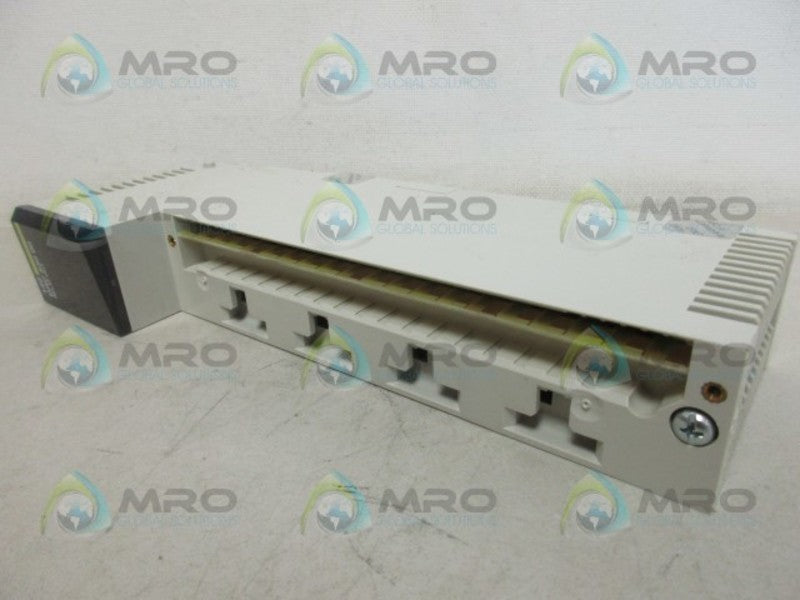 SCHNEIDER 140DRC83000 OUTPUT MODULE UNMP