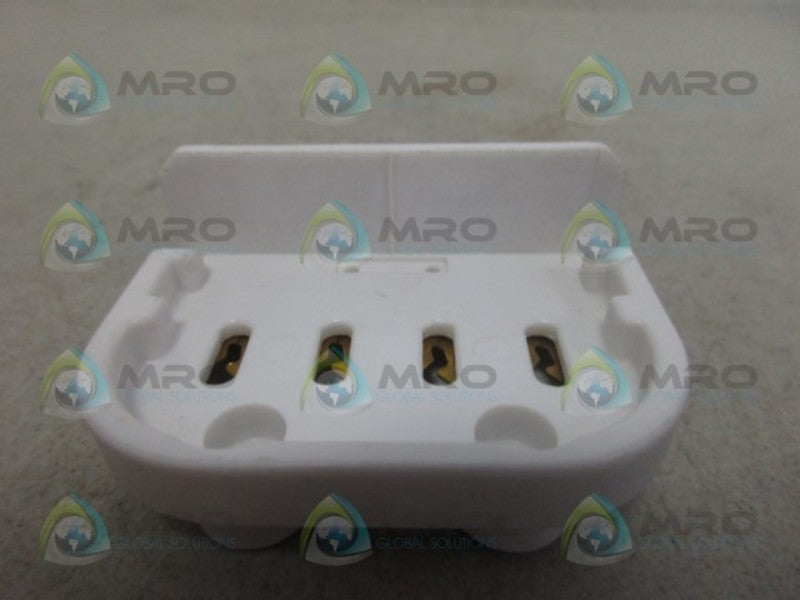 LEVITON C31PB LAMP HOLDER NSNP