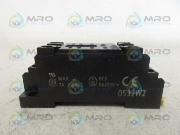 OMRON PYF08A-E RELAY SOCKET UNMP
