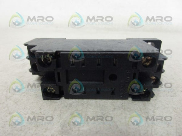 OMRON PYF08A-E RELAY SOCKET UNMP