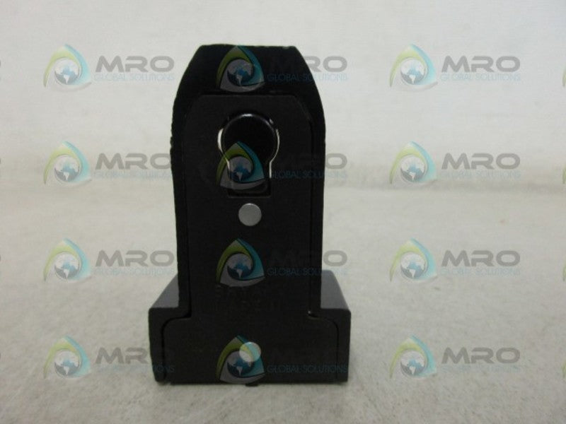 BRYANT 2137174 LAMPHOLDER NSNP