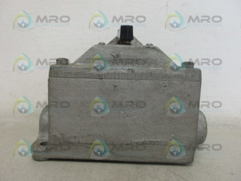 CROUSE HINDS EFSC218 SNAP SWITCH UNMP