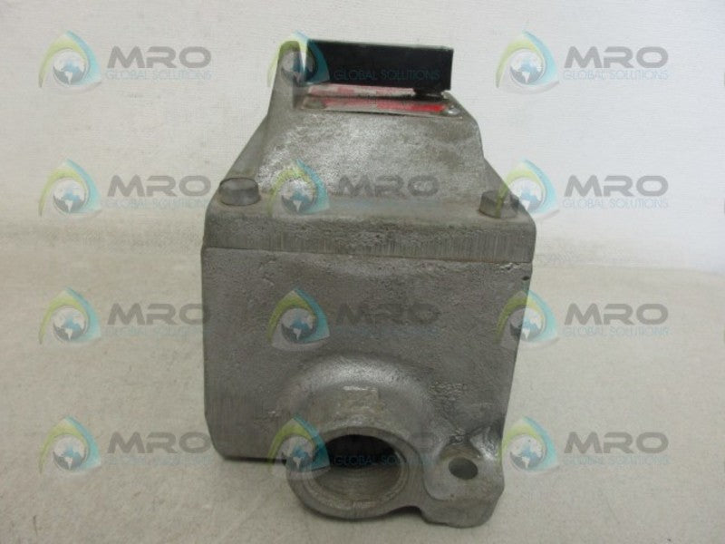 CROUSE HINDS EFSC218 SNAP SWITCH UNMP