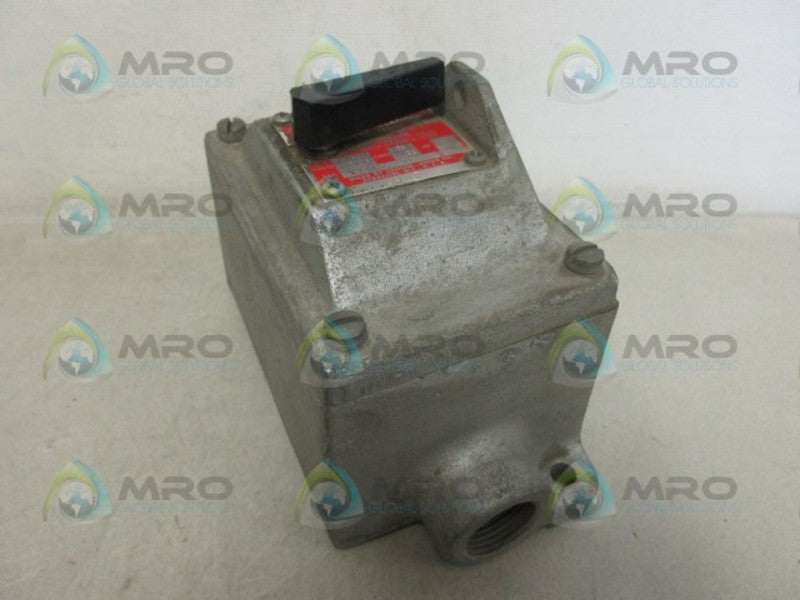 CROUSE HINDS EFSC218 SNAP SWITCH UNMP