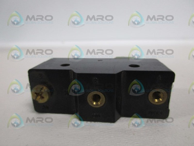 OMRON Z-15GQ-B7-K PANEL MOUNT PLUGGER UNMP
