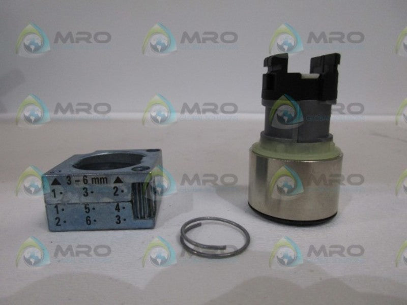 SIEMENS 3SB3-500-4AD01 KEY OPERATED SWITCH NSMP