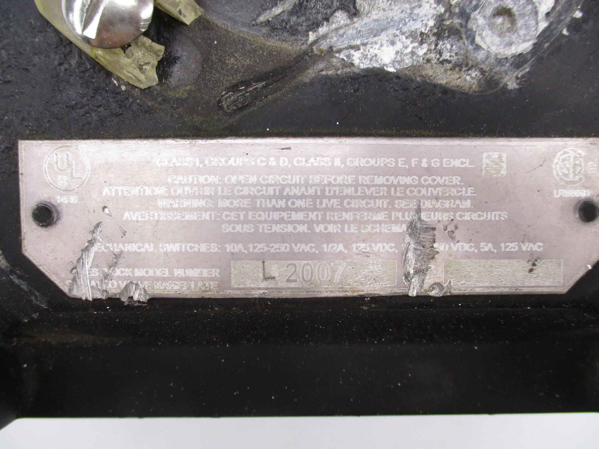 SWITCH L2007 (AS PICTURED) UNMP