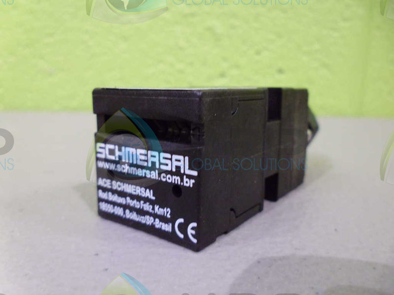 SCHMERSAL AZ17-027K SWITCH *NEW IN BOX*