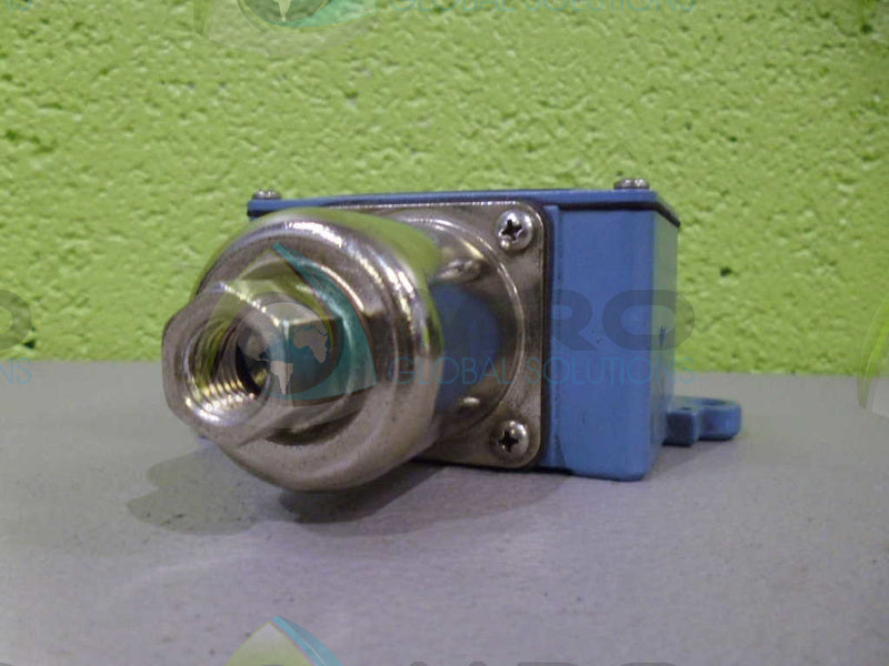 UNITED ELECTRIC J6-152-9529 VALVE *USED*