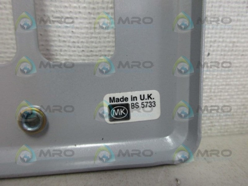 MK BS5733 WALLPLATE NSNP