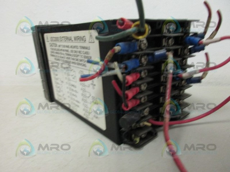 HONEYWELL DC330B-EE-000-22-100000-00-0 TEMPERATURE CONTROLLER UNMP
