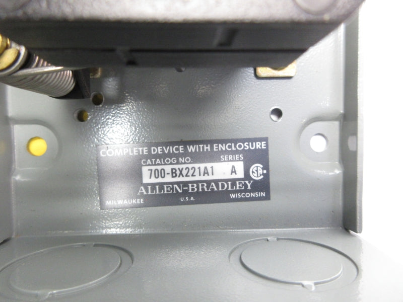 ALLEN BRADLEY 700-BX221A1 SER. A 110/120V UNMP