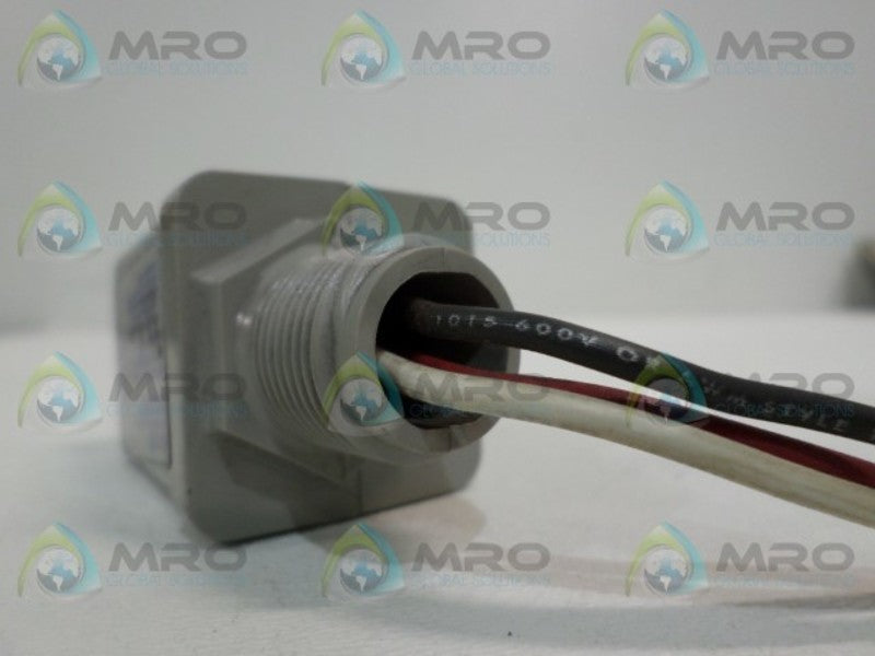 INTERMATIC K4135 STEM MOUNT PHOTOCONTROL  UNMP
