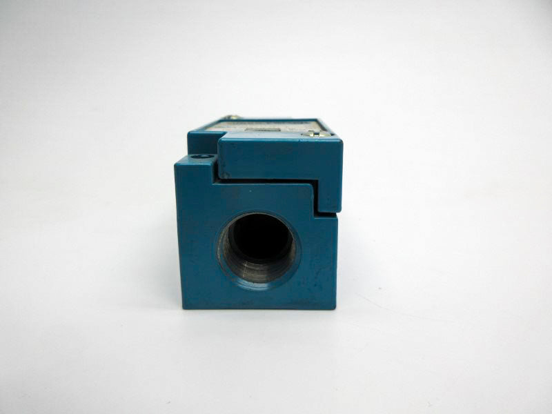 MICRO SWITCH LSC5A 120VAC 10A NSNP