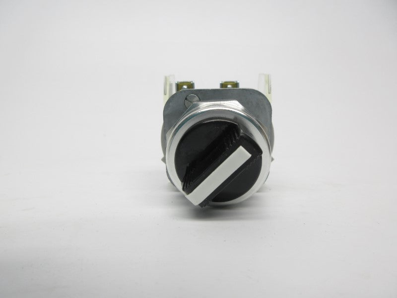 ALLEN BRADLEY 800T-J2KC1ADXX SER. T (WH) NSMP
