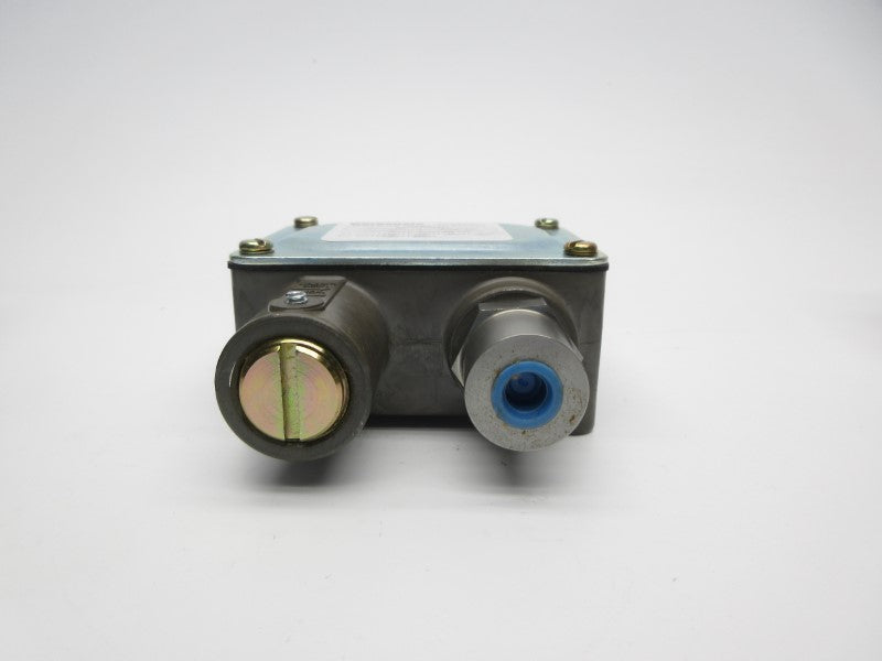 BARKSDALE 9048-4 600VAC 200-3000PSI NSNP