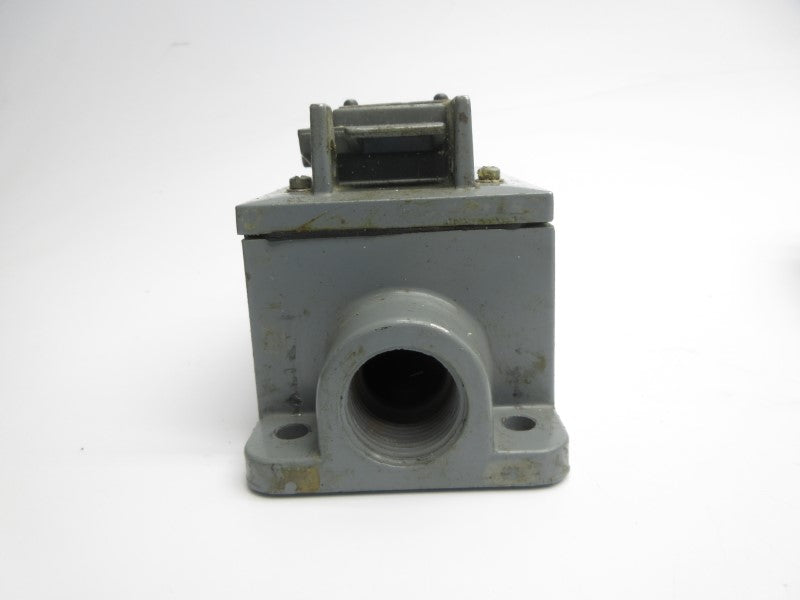 ALLEN BRADLEY 800S-2SAF4 SER. CA 600V UNMP
