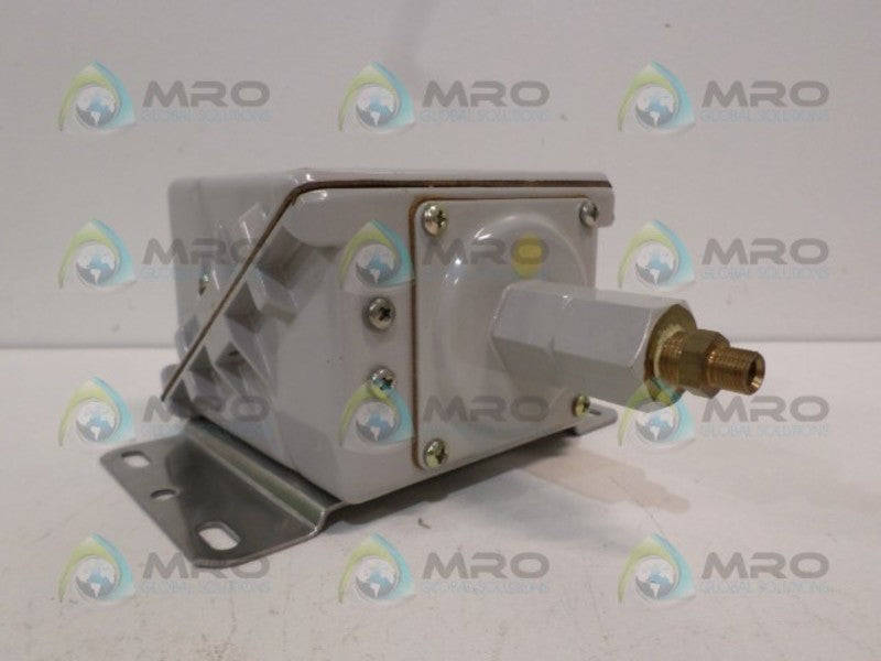 DELTA W20111M102A PRESSURE SWITCH UNMP